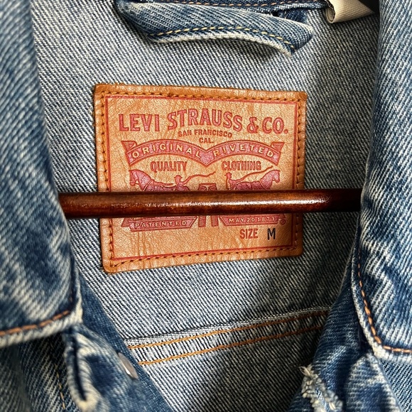 Levi’s Special Edition Japan Themed Embroidered Denim Jacket Medium - Picture 5 of 9